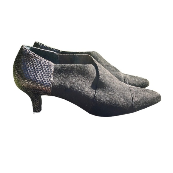 ROCKPORT Black Suede & Snakeskin
Heels / Pumps, Womens Size 8 - Picture 12 of 12